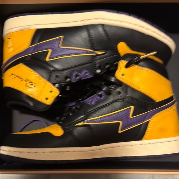 Men's 8.5 Omi reloaded Kobe championship sneakers/ laker color way - Picture 2 of 7